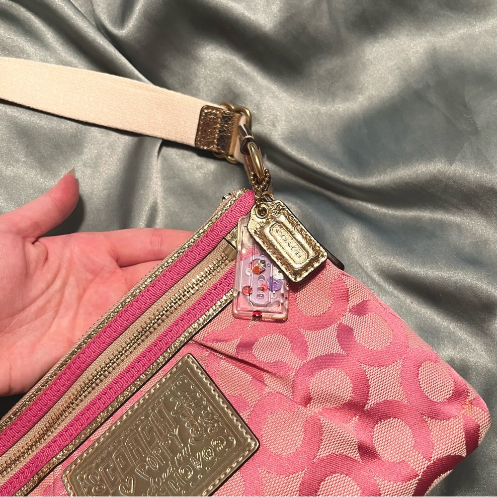 ✧・゚coach poppy hot pink 2000s canvas strap sling bag - Picture 8 of 11